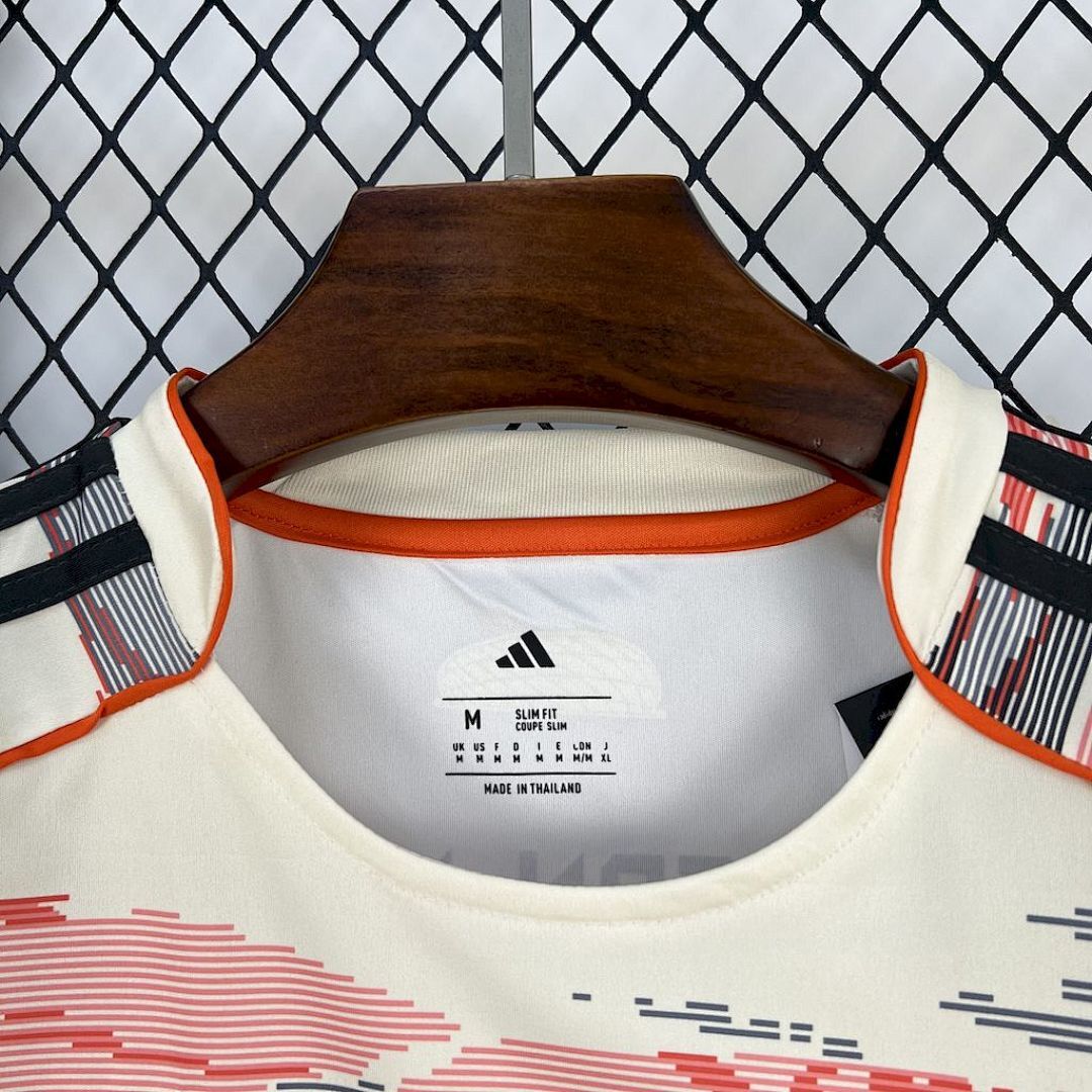 Camisola Bayern de Munique Away 2025/26 6